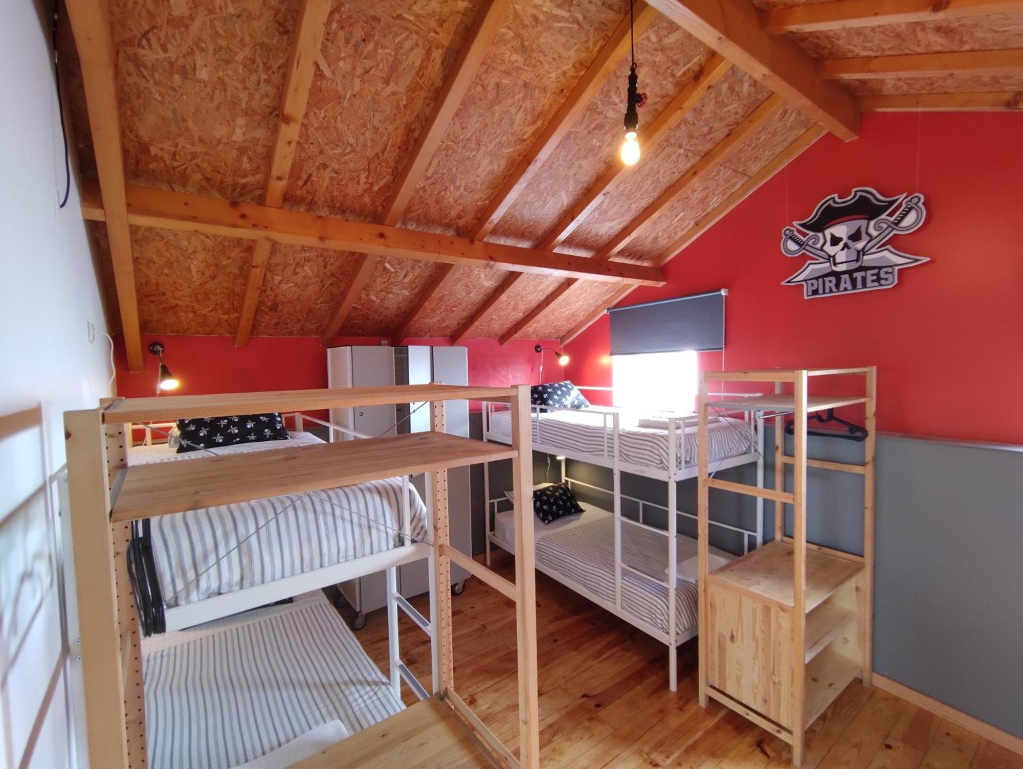 Sardines And Friends Hostel 04 ポボア・デ・バルジン 部屋 写真