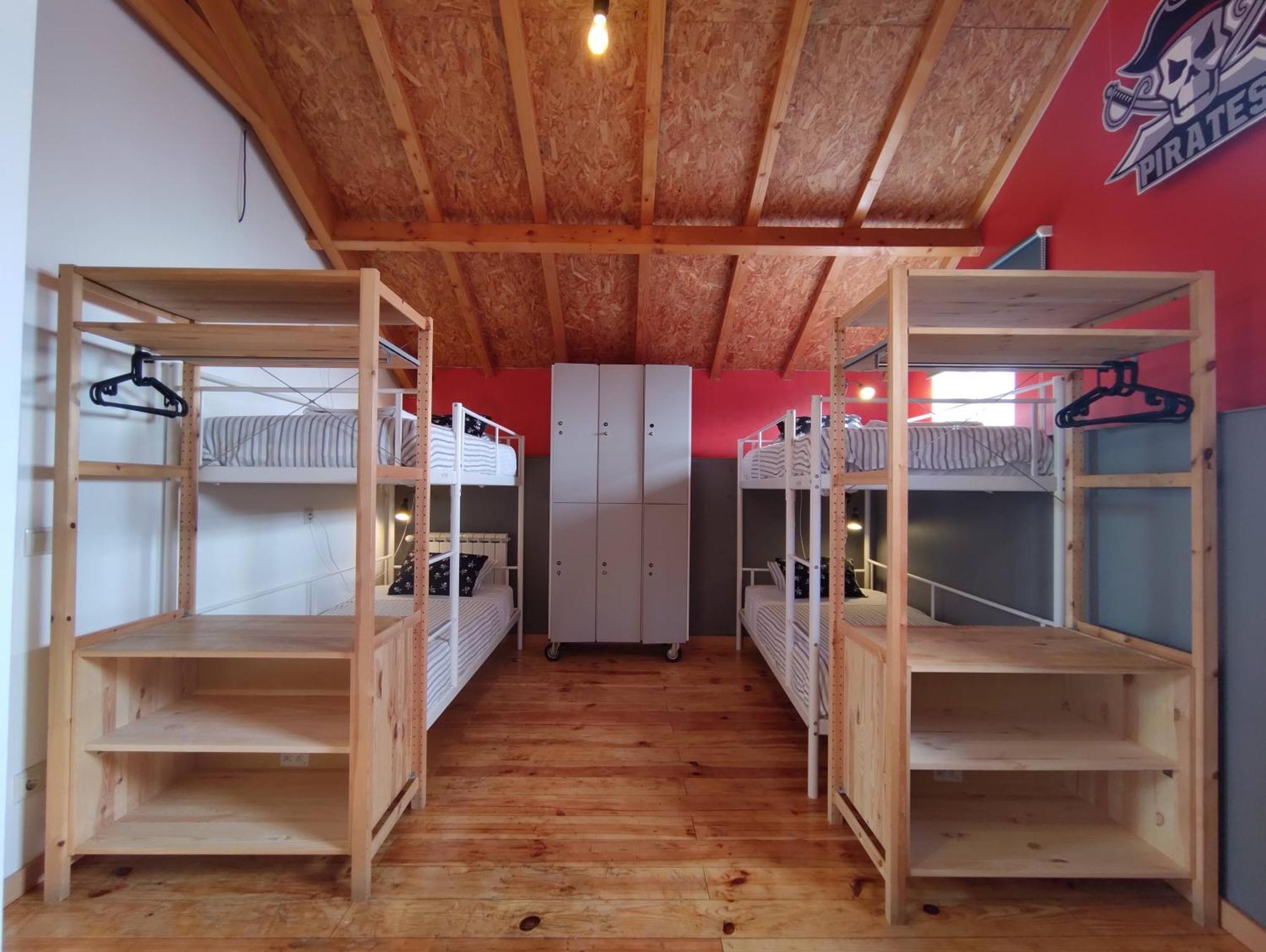 Sardines And Friends Hostel 04 ポボア・デ・バルジン 部屋 写真