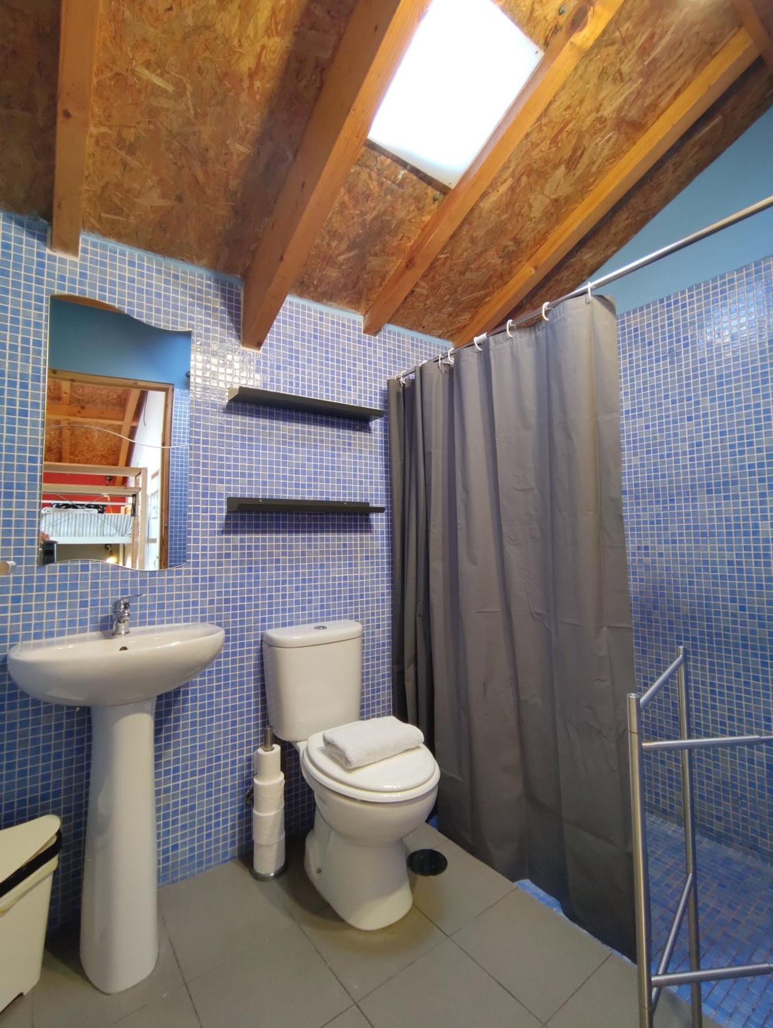 Sardines And Friends Hostel 04 ポボア・デ・バルジン 部屋 写真